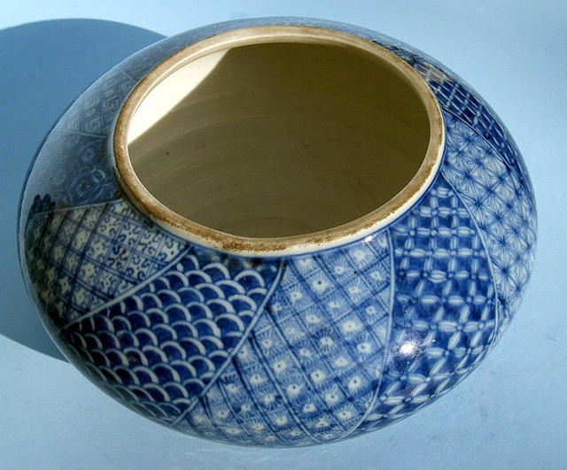 INCREDIBLE HANDPAINTED JAPANESE STUDIO VASE AWESOME