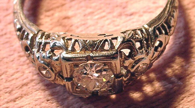 18K WHITE GOLD FILIGREE RING .50 CARAT DIAMOND 2 SIDE STONES