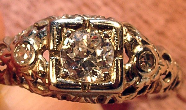 18K WHITE GOLD FILIGREE RING .50 CARAT DIAMOND 2 SIDE STONES