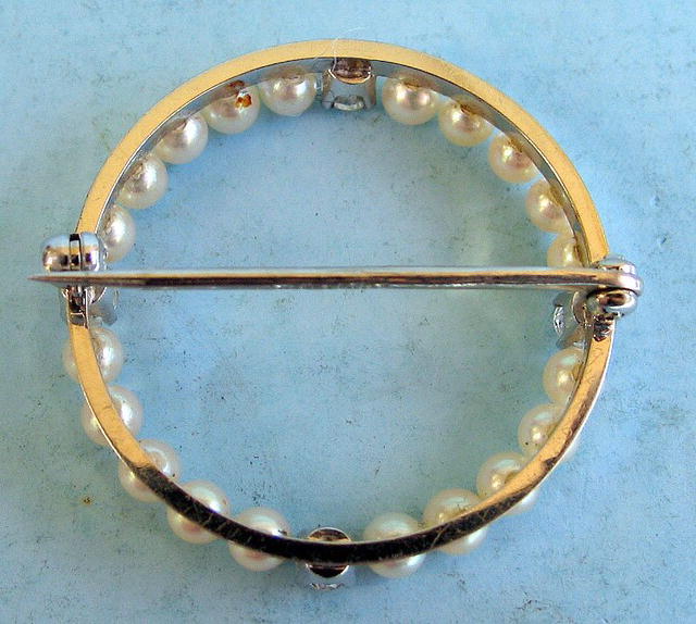 BEAUTIFUL PLATINUM PIN W/ PEARLS DIAMONDS QUALITY WORK