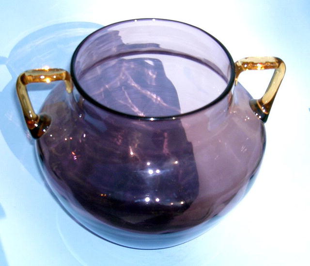 LARGE STEUBEN / SINCLAIR PLUM VASE WITH AMBER