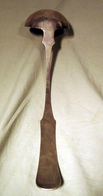 18th CENTURY AMERICAN STERLING FIDDLE BACK LADLE NEAT