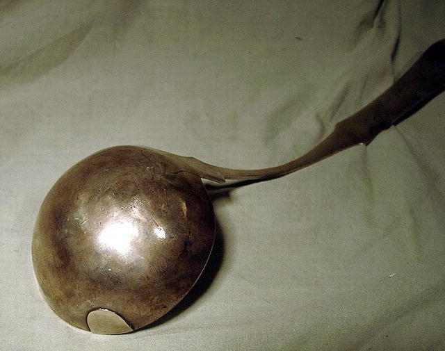 18th CENTURY AMERICAN STERLING FIDDLE BACK LADLE NEAT
