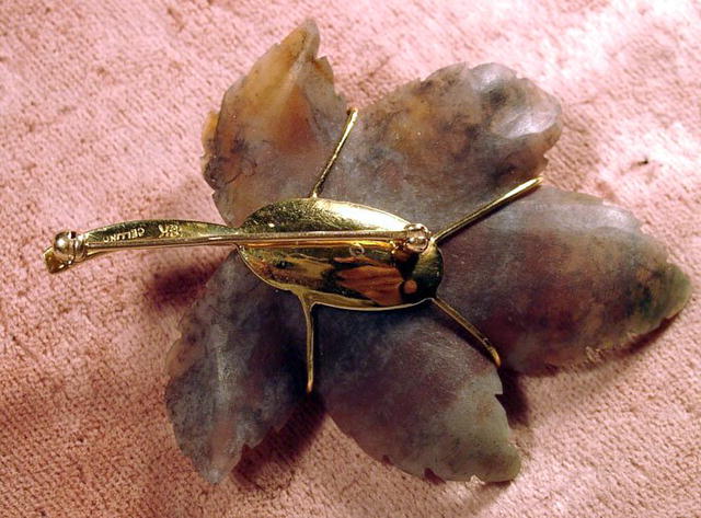 CELLINO 18K CARVED LEAF PIN W/BEE DIAMONDS RUBY EMERALD