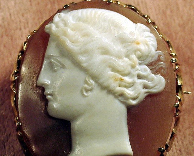 OUTSTANDING SHELL CAMEO FINE DETAILS 14K GOLD