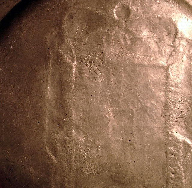 DATED 1690 PEWTER BIRTH PLATE FAMILY CREST NICE