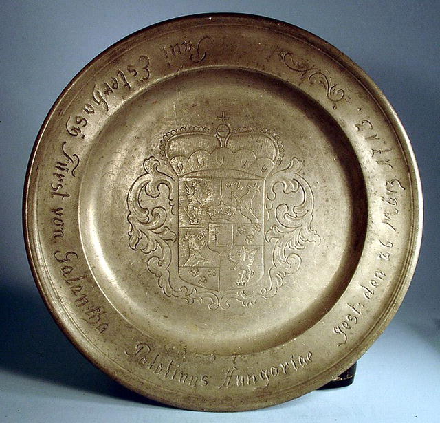 DATED PEWTER BIRTH PLATE 1713 FAMILY CREST NICE