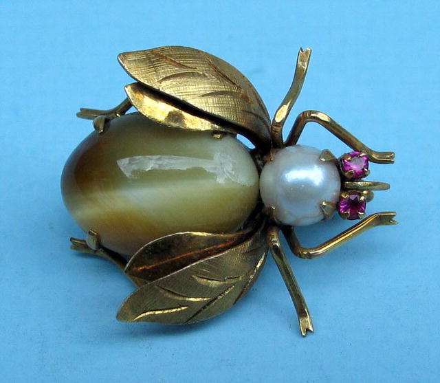 FINE 14K GOLD BUG WITH TIGERS EYE PEARL BODY RUBY EYES