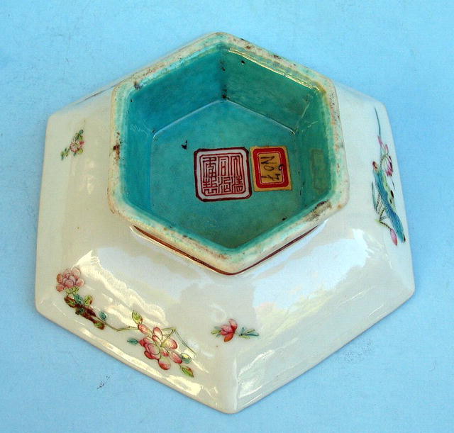 TONGZHI MARK AND PERIOD FOOTED BOWL QUALITY WORK