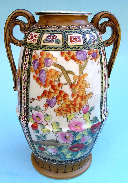 NIPPON VASE 2 HANDLED FLOWERS MORIAGE QUALITY