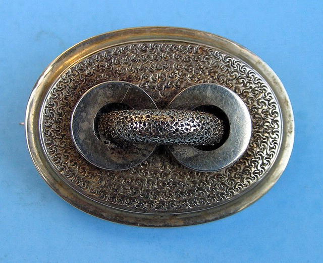 NICE VICTORIAN PIN / BROOCH ETRUSCAN FINISH WITH LOOP