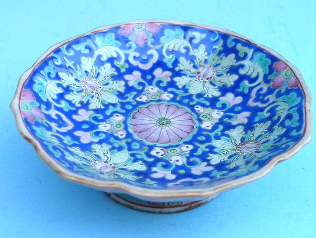 CHINESE TONGHZI TUNG CHI MARK AND PERIOD FOOTED STAND