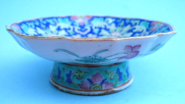 CHINESE TONGHZI TUNG CHI MARK AND PERIOD FOOTED STAND