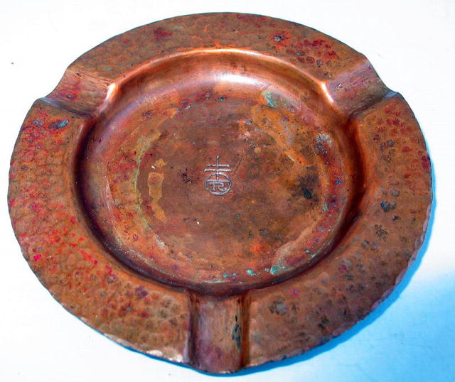 EARLY ROYCROFT HAND HAMMED ASHTRAY WITH IMPRESSED MARK