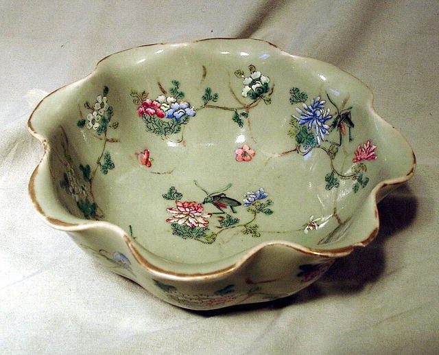 CHINESE CELADON BOWL INSECTS GRASSHOPPER TONGZHI MARK