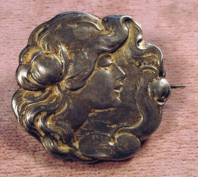GREAT ART NOUVEAU 800 SILVER PIN W/WOMAN AND LILIES