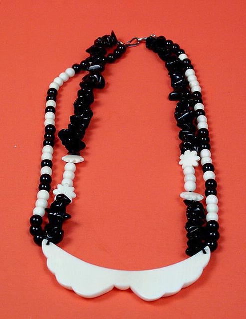 IVORY 40 PIECES ONYX 100s B/W NECKLACE