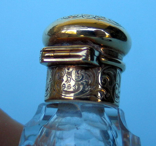 EXCESSIVELY RARE 14K GOLD TOPPED LAYDOWN PERFUME BOTTLE