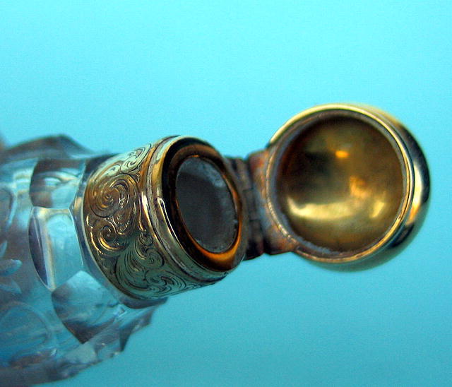 EXCESSIVELY RARE 14K GOLD TOPPED LAYDOWN PERFUME BOTTLE