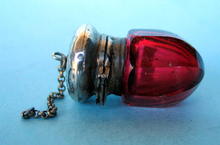 VERY UNUSUAL VICTORIAN SCENT BOTTLE SMELLING SALTS NICE NUTMEG GRINDER?