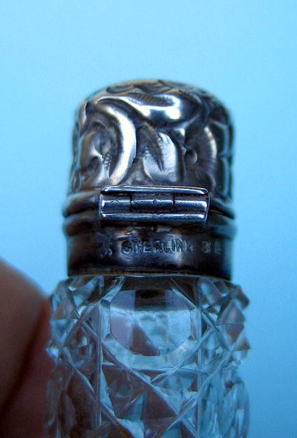FINE STERLING VICTORIAN CUT GLASS SCENT PERFUME BOTTLE