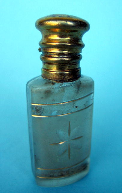 NICE VICTORIAN SCENT PERFUME BOTTLE GILT LID CUT GLASS