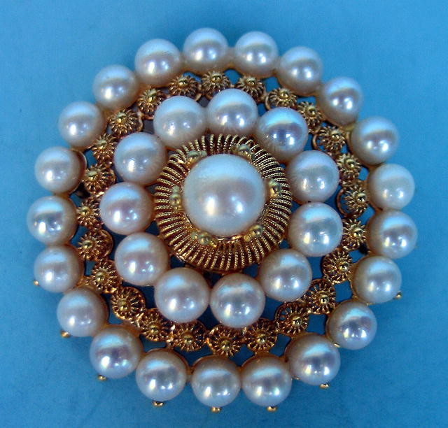 14K GOLD PIN / PENDANT BROOCH WITH 33 PEARLS BEAUTIFUL