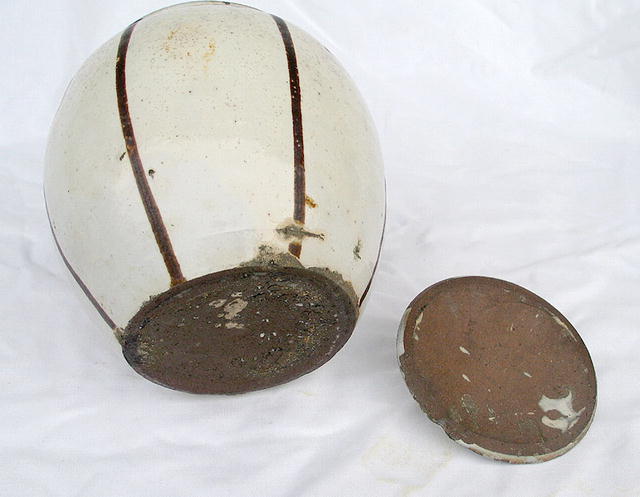 DO TAMBA POTTERY STONEWARE JAR & LID RARE WHITE
