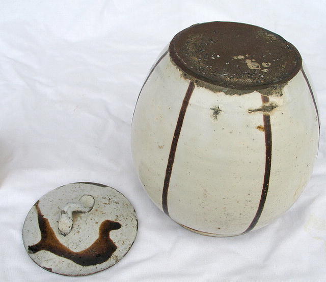 DO TAMBA POTTERY STONEWARE JAR & LID RARE WHITE