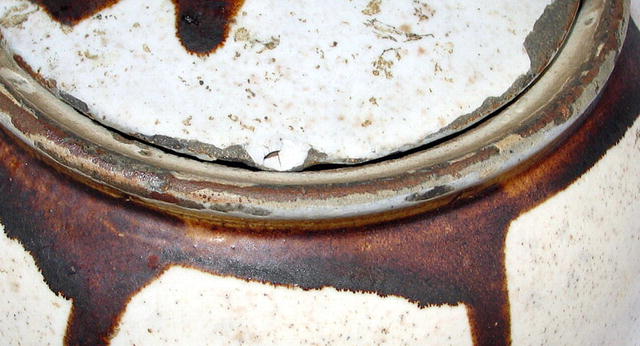 DO TAMBA POTTERY STONEWARE JAR & LID RARE WHITE