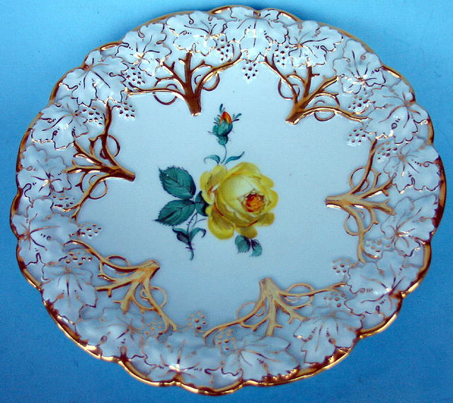 FINE MEISSEN QUALITY PLATE W/HEAVY GILT FLORALS NICE