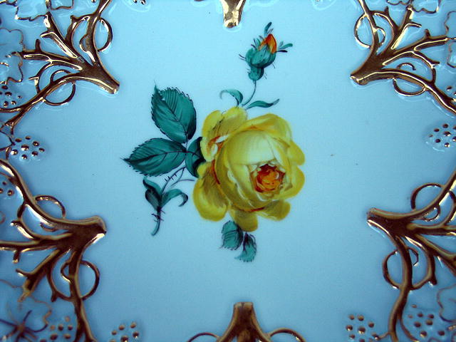 FINE MEISSEN QUALITY PLATE W/HEAVY GILT FLORALS NICE