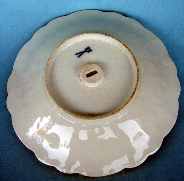 FINE MEISSEN QUALITY PLATE W/HEAVY GILT FLORALS NICE