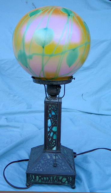 RIVIERE STUDIOS FILIGREE SLAG GLASS LAMP QUEZAL