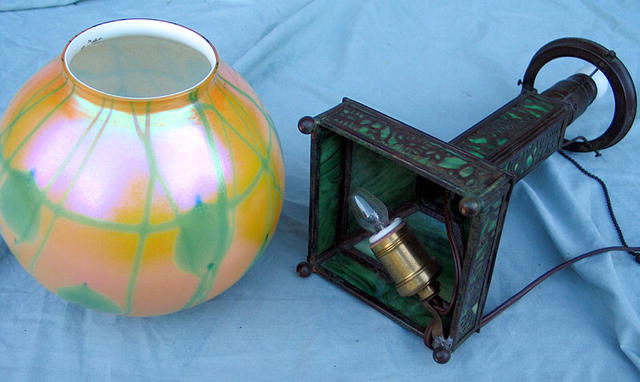 RIVIERE STUDIOS FILIGREE SLAG GLASS LAMP QUEZAL