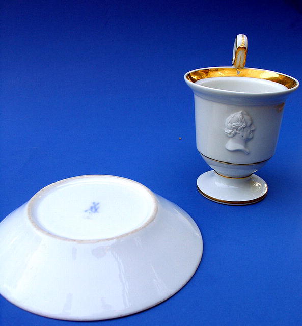 MEISSEN COFFEE CUP WILLIAM GLADSTONE DISRAELI