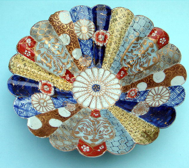 EDO / MEIJI IMARI ARITA FLUTED BOWL SATSUMA STYLE