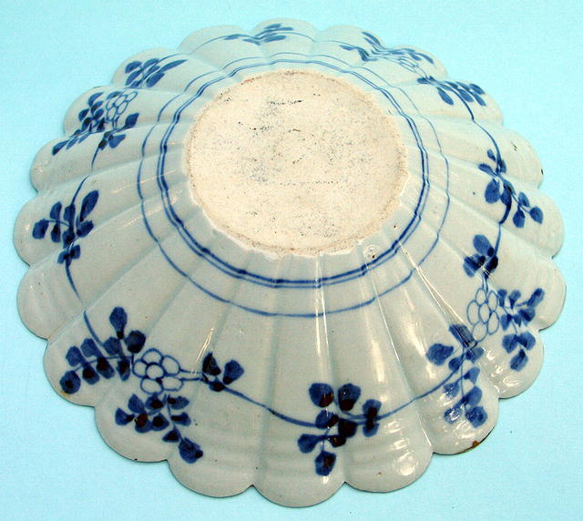 EDO / MEIJI IMARI ARITA FLUTED BOWL SATSUMA STYLE