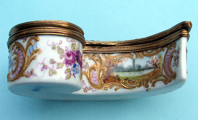 FINE 18th / 19th C MEISSEN COMMA SHAPED BOX CUPIDS GOAT