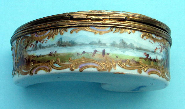 FINE 18th / 19th C MEISSEN COMMA SHAPED BOX CUPIDS GOAT