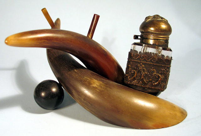 UNUSUAL HORN INK WELL WITH COW HORNS WESTERN