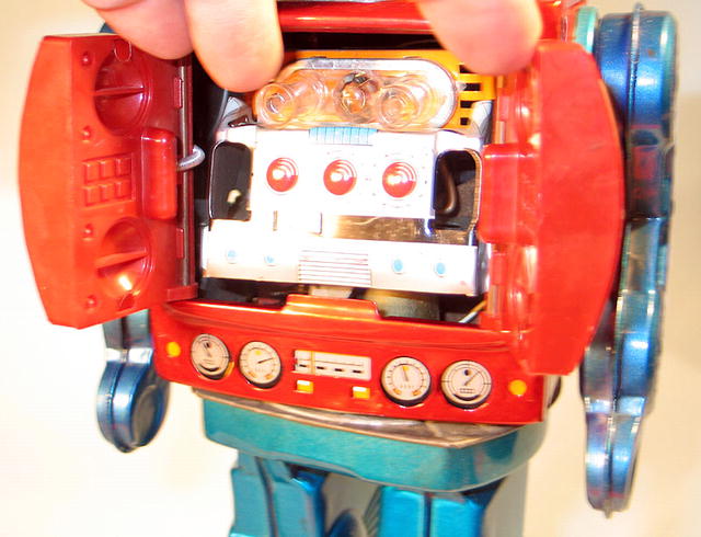 JAPANESE SPACE TIN ROBOT W/ GUNS BATTERY OPERATED