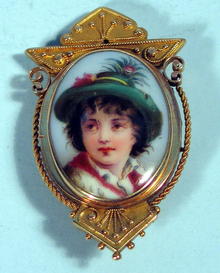 VICTORIAN 14K ETRUSCAN BROOCH W/ HAND PAINTED INSERT