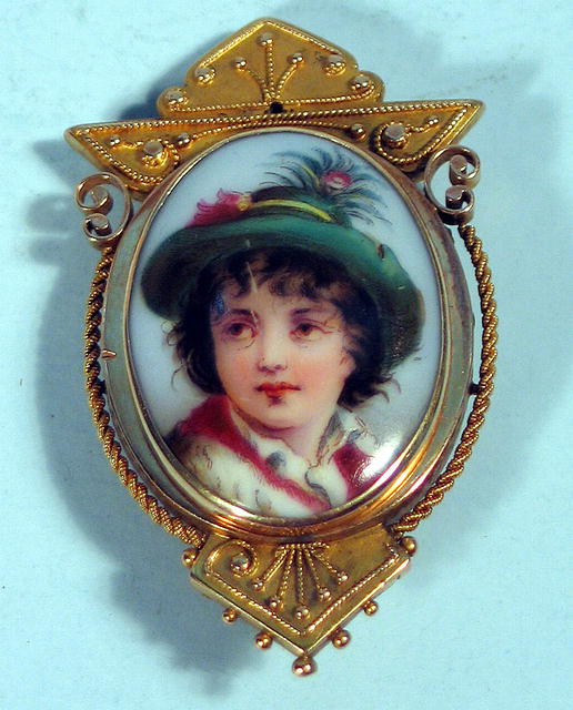 VICTORIAN 14K ETRUSCAN BROOCH W/ HAND PAINTED INSERT