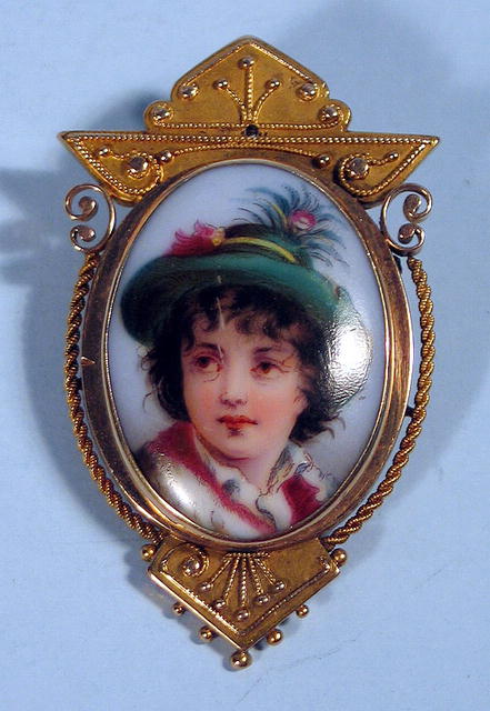 VICTORIAN 14K ETRUSCAN BROOCH W/ HAND PAINTED INSERT
