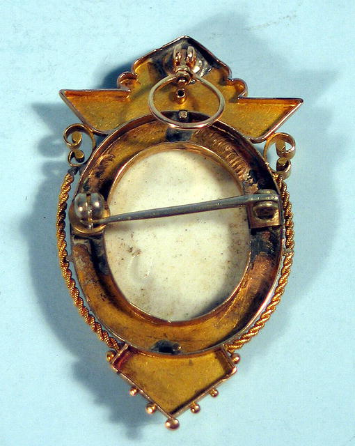 VICTORIAN 14K ETRUSCAN BROOCH W/ HAND PAINTED INSERT
