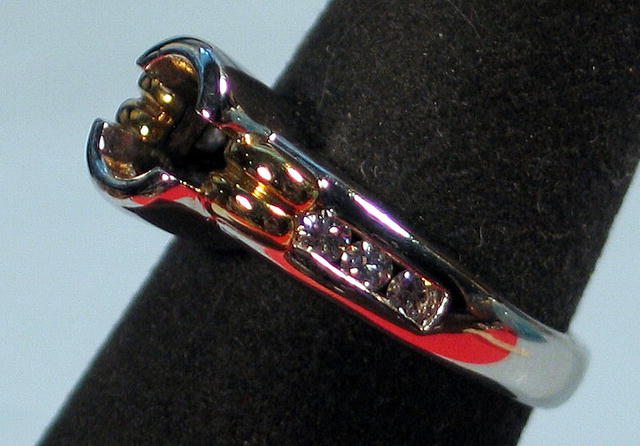 FINE DESIGNER SIGNED PLATINUM 18K GOLD DIAMOND RING