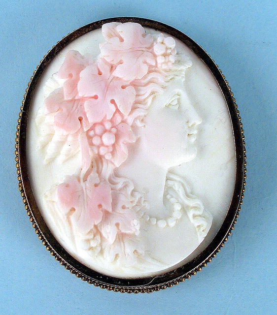 EXQUISITE ANGEL SKIN CORAL CAMEO GOLD FRAME