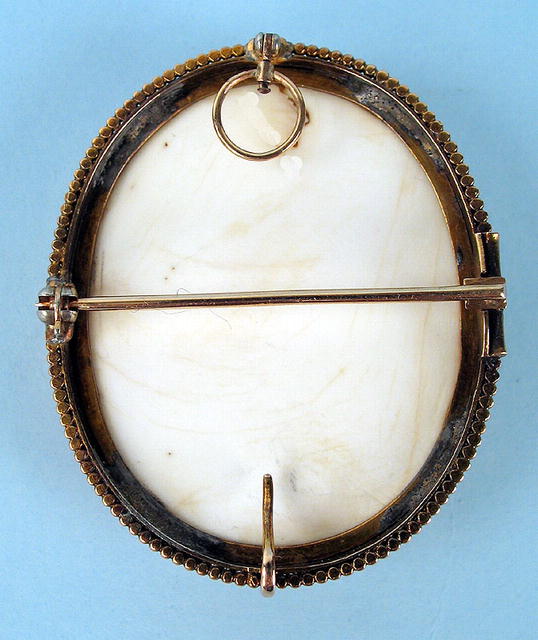 EXQUISITE ANGEL SKIN CORAL CAMEO GOLD FRAME