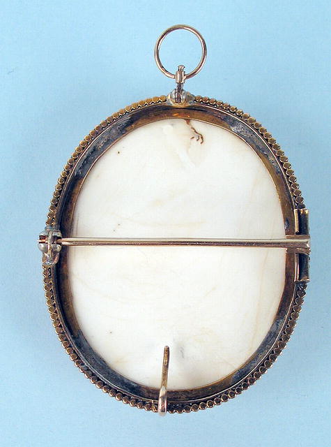 EXQUISITE ANGEL SKIN CORAL CAMEO GOLD FRAME
